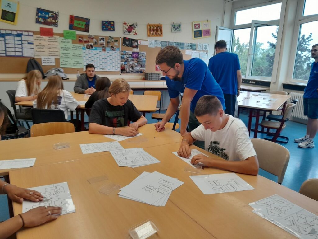 Achtklässler der MPR durften Unternehmerluft schnuppern Tag der Berufsorientierung mit 13 Firmen an der Max-Planck-Realschule