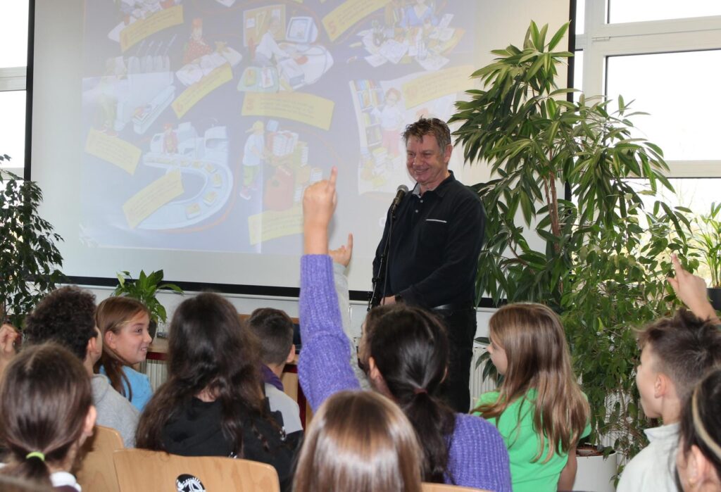 Realschule feiert Bücherherbst mit spannenden Aktionen Realschule feiert Bücherherbst mit spannenden Aktionen