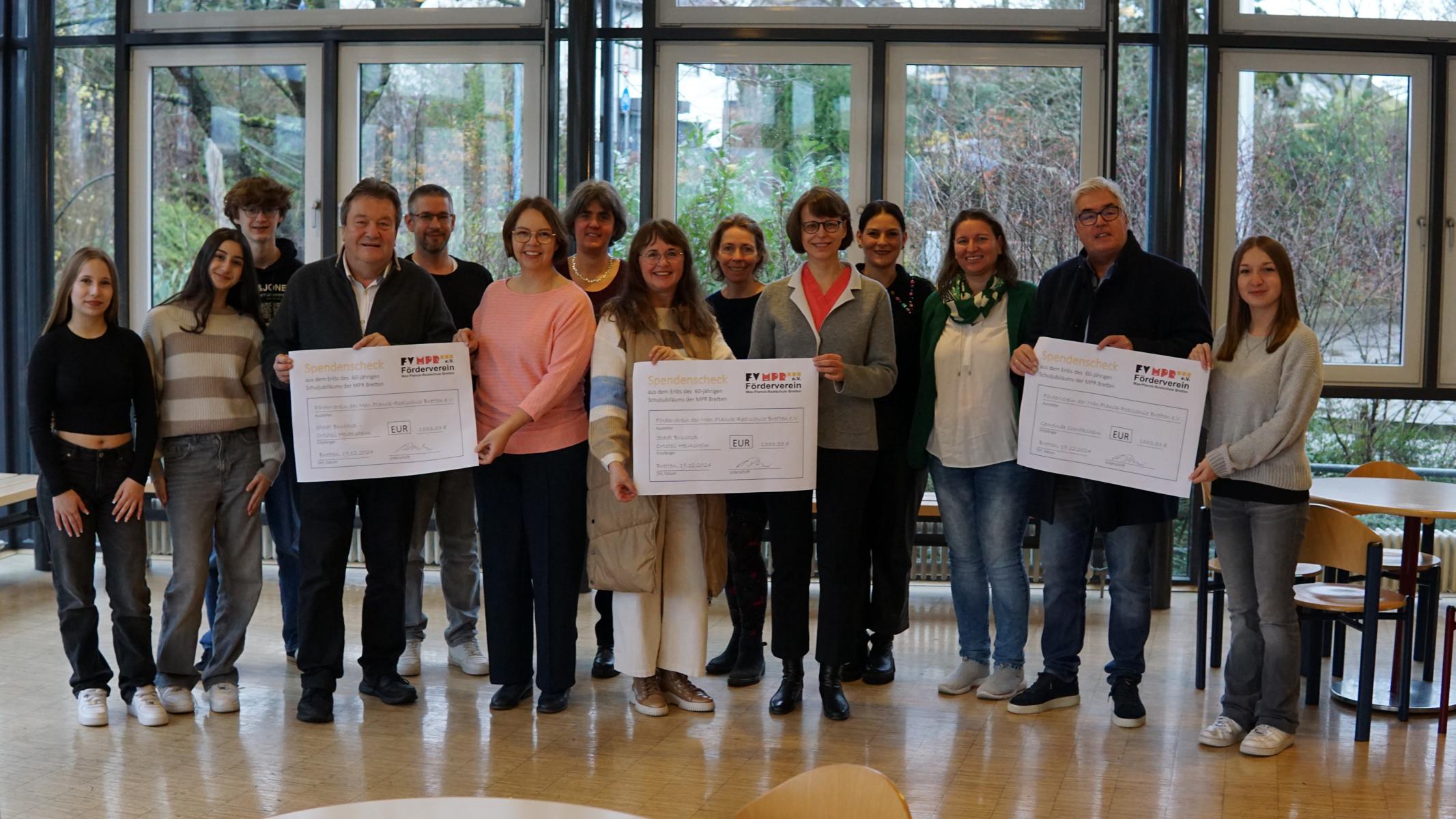 Spende-Flutopfer2025 Max-Planck Realschule spendet für Flutopfer
