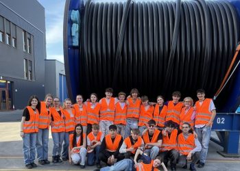 Foto: Alex Moog Die Klasse 10b der Max-Planck-Realschule besucht ein Hochspannungskabelwerk in Leverkusen. Foto: Alex Moog Die Klasse 10b der Max-Planck-Realschule besucht ein Hochspannungskabelwerk in Leverkusen.