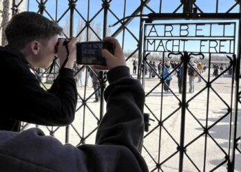 Vorbilder Hans und Sophie Scholl - Studienfahrt der neunten Klassen der Max-Planck Realschule nach Dachau und München